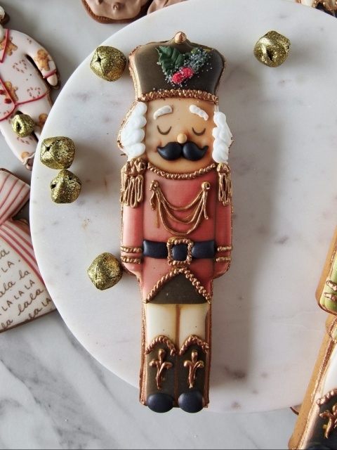 Pierniczek Dziadek do orzechów różowy 16 cm Pierniczek Dziadek do orzechów różowy 16 cm