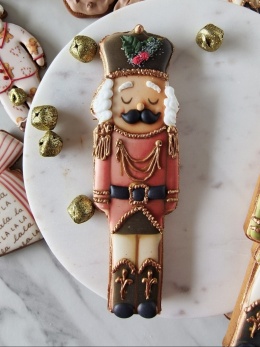 Pierniczek Dziadek do orzechów różowy 18 cm