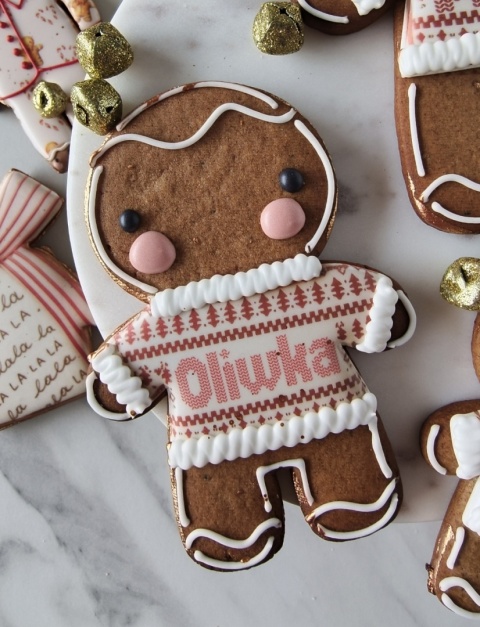 Pierniczek Piernikowy ludek Ciastek w sweterku Twoje imię 13 cm Pierniczek Piernikowy ludek Ciastek w sweterku Twoje imię 13 cm