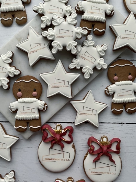 Pierniczek firmowy logo bombka z kokardą