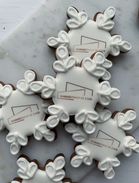 Pierniczek firmowy logo śnieżynka wzorek Pierniczek firmowy logo śnieżynka wzorek