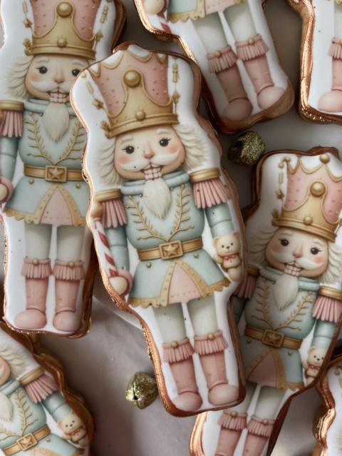 Pierniczek lukrowany Dziadek do orzechów pastelowy 16 cm