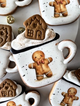 Pierniczek lukrowany kubek ze świątecznym kakao Ciastek