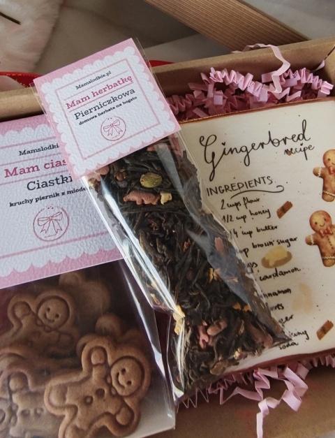 Zestaw prezentowy Pierniczek lukrowany przepis, ciastki i herbatka Zestaw prezentowy Pierniczek lukrowany przepis, ciastki i herbatka