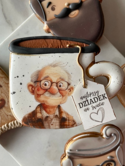 Pierniczek lukrowany kubek z herbatą Najlepszy Dziadek na świecie