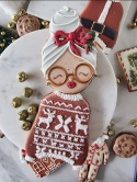 Pierniczek lukrowany świąteczny zestaw Pani Mikołajowa ze sweterkiem Pierniczek lukrowany świąteczny zestaw Pani Mikołajowa ze sweterkiem
