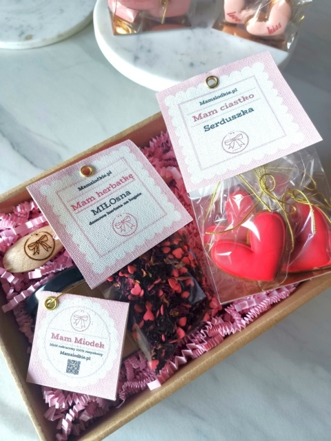 Pierniczek lukrowany zestaw Serduszka czerwone miodek i herbatka