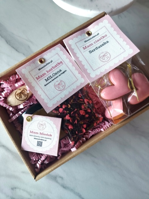 Pierniczek lukrowany zestaw Serduszka różowe miodek i herbatka