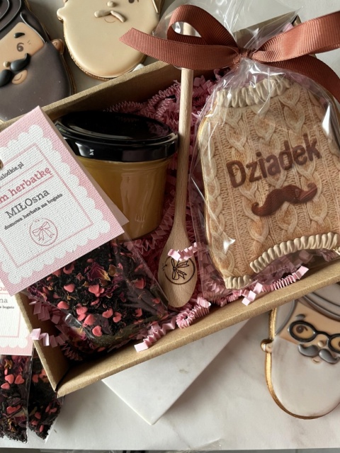 Pierniczek lukrowany zestaw sweterek miodek i herbatka Dziadek imię