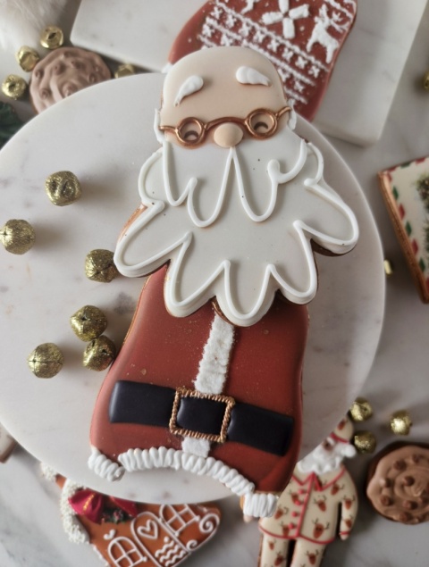 Pierniczek świąteczny zestaw Mikołaj ze swetekiem w pudełku Pierniczek świąteczny zestaw Mikołaj ze swetekiem w pudełku