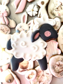 Ciastko lukrowane czarna owca baranek