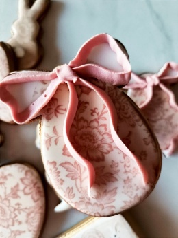 Ciastko lukrowane kolekcja różana pisanka wielkanocna jajo do koszyczka kokarda L