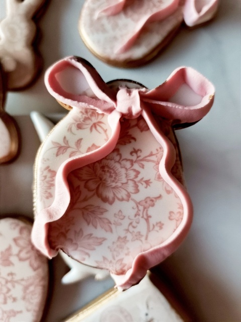 Ciastko lukrowane kolekcja różana pisanka wielkanocna jajo do koszyczka kokarda M