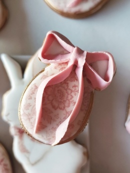 Ciastko lukrowane kolekcja różana pisanka wielkanocna jajo do koszyczka kokarda S