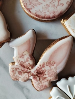 Ciastko lukrowane kolekcja różana uszy z kokardą do koszyczka