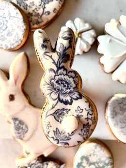 Ciastko lukrowane kolekcja chabrowa zając z puszystym ogonkim do koszyczka M