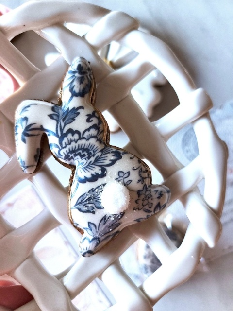 Ciastko lukrowane kolekcja chabrowa zając z puszystym ogonkim na kubek