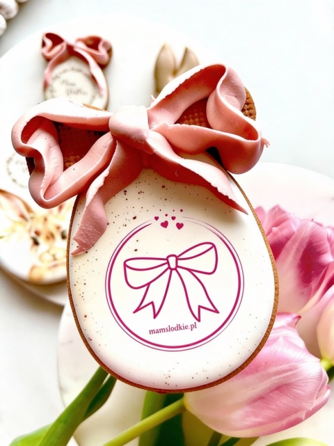 Ciastko lukrowane pisanka z kokardką i logo