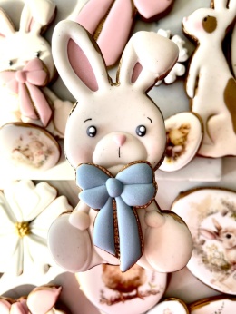 Ciastko lukrowane waniliowy zajączek 3D niebieska kokarda