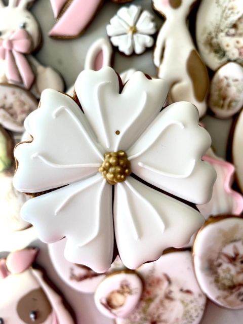 Ciastko lukrowane duzy biały kwiatek