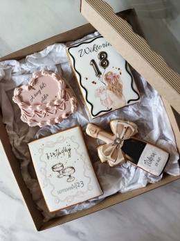 Pierniczek lukrowany zestaw ciastek urodziny kobieta dziewczyna personalizowany