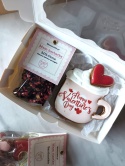 Pierniczek lukrowany zestaw herbatka miłosna z kubkiem walentynkowym