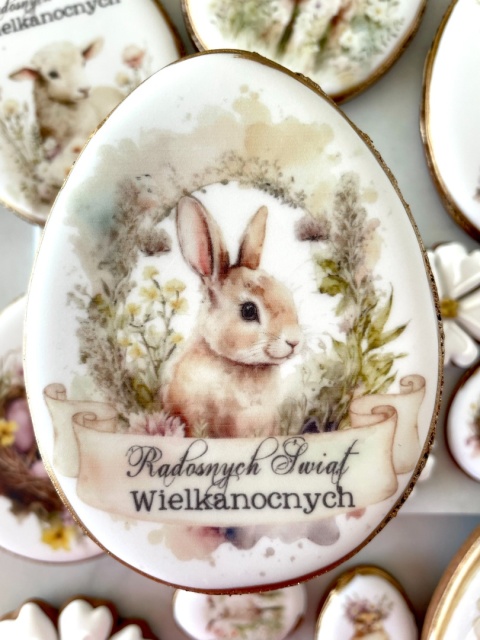 Zestaw prezentowy ciastko pisanka lukrowana zając z życzeniami miodek łyżeczka z logo i herbatka