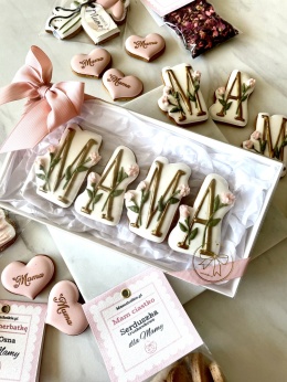 Ciastko lukrowane zestaw ciastek MAMA kwiatowy motyw
