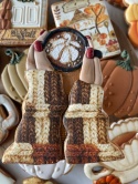 Ciastko lukrowane dziewczyna trzymająca kawę Pumpkin spice latte