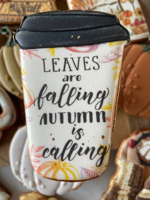 Ciastko lukrowane kubek kawa na wynos Leaves are falling Autumn is calling Ciastko lukrowane kubek kawa na wynos Leaves are falling Autumn is calling