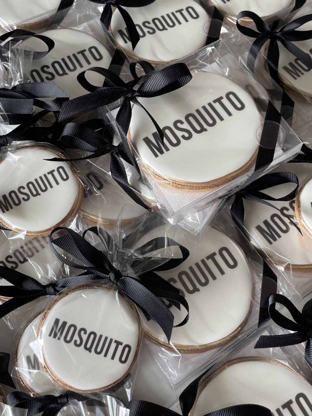 recznie-lukrowane-ciasteczko-z-logo-mosquito-mam-slodkie725_133758_111214882492.jpg